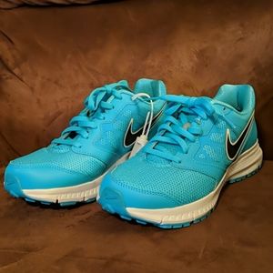 Women's New Nike Running Shoes Size 8 7.5 7 1/2